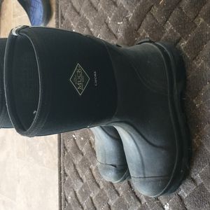 Muck boots women's 8 in good condition